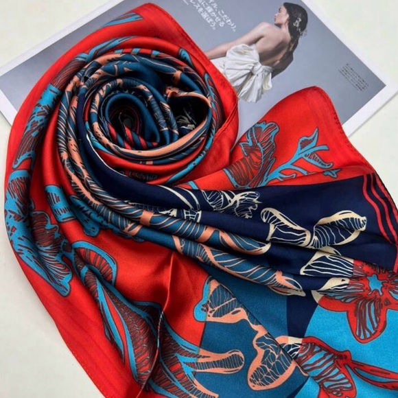 FASHIONABLE SCARF!❤️💙 - Picture 2 of 7